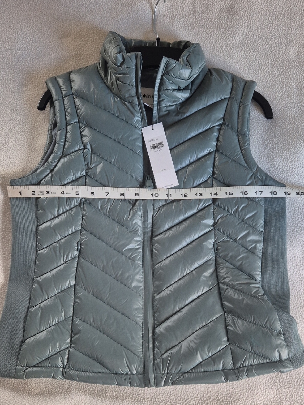 Calvin Klein Women's Autumn Green Quilted Puffer Vest, size M - Picture 12 of 13
